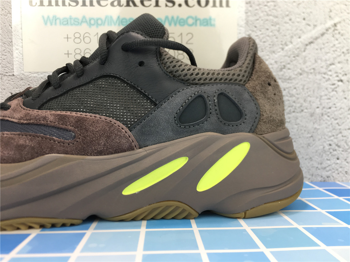 Yeezy Boost 700 Mauve EE9614